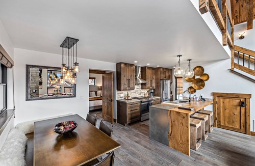 Estes Park Cabin | Gorgeous Views! Jacuzzi, Indoor/Outdoor Fireplace, Two large Patios