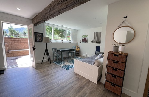 Basalt House | Gourmet Farmhouse views and Comfort in Willits, Co with Hot tub close to skiing