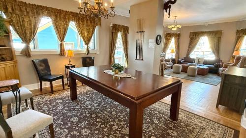 Leadville House | Governor's Mansion Guest Suites For Big Groups