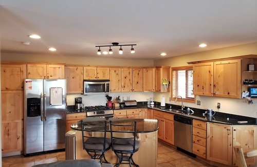 Grand Lake House | Granby Lake - Jacuzzi, steam shower, pool table
