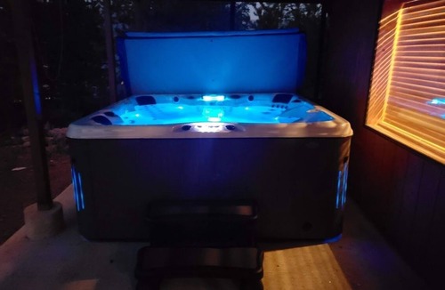 Grand Lake House | Granby Lake - Jacuzzi, steam shower, pool table