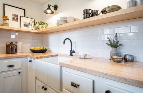 Williams House | Grand Canyon Close Tiny House: 3 Block Walk to Town: Fire Pit, AC, WiFi