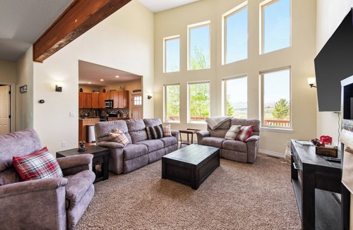 Grand Lake Cabin | Grand Lake Serenity: Spacious 5-Bedroom Cabin