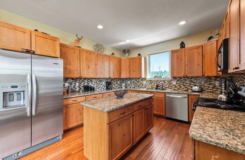 Grand Lake Cabin | Grand Lake Serenity: Spacious 5-Bedroom Cabin