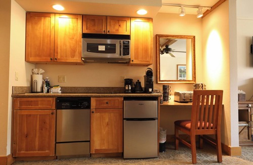 Crested Butte Hotel | Grand Lodge Hotel | 1 Bedroom | Walk to the Lifts | Outdoor Pool & Hot Tub
