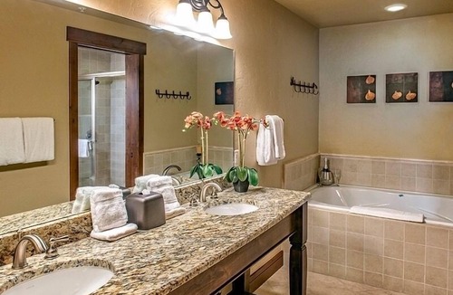 Breckenridge Hotel | Grand Lodge on Peak 7 - 1 Bedroom Master- Nov 22-29th - Ski-in,Ski-out resort