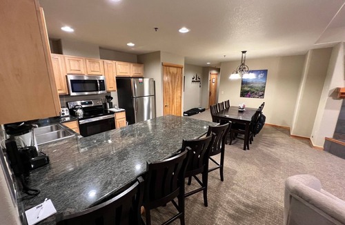 Four O'Clock Condo | Grand timber lodge 2 bedroom 2 bath