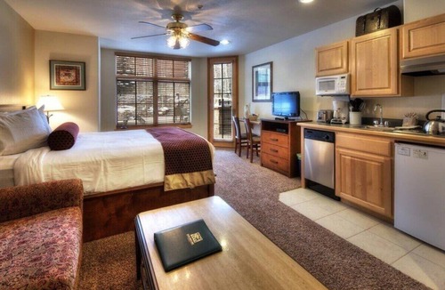 Peak 9 Hotel | Grand Timber Lodge Resort Ski In Studio- Sleeps 4