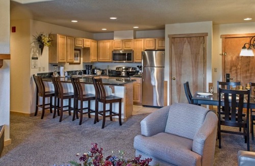 Four O'Clock Resort | Grand Timber Lodge Resort Suite Ski In/Ski Out