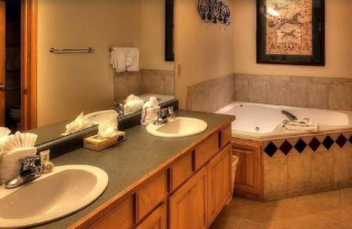 Four O'Clock Resort | Grand Timber Lodge Resort Suite Ski In/Ski Out