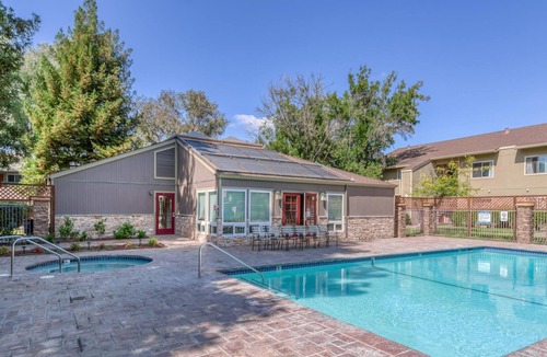 Centerville Apartment | Great 2BR Condo in Fremont, Pet-Friendly + Parking
