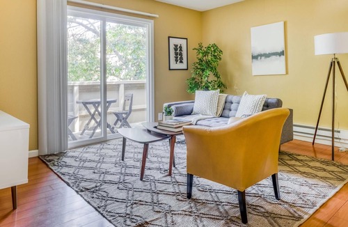 Centerville Apartment | Great 2BR Condo in Fremont, Pet-Friendly + Parking