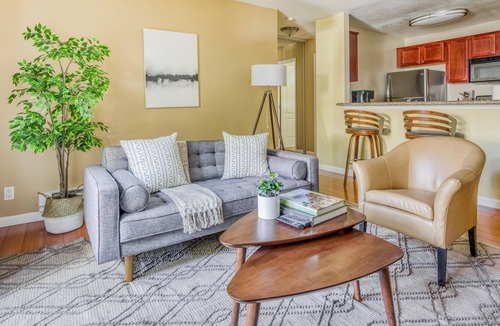 Centerville Apartment | Great 2BR Condo in Fremont, Pet-Friendly + Parking