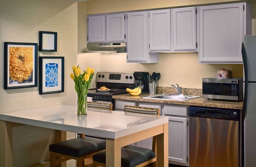Westlake Hotel | Great Find! 2 Comfortable Units, Kitchen, Free Parking