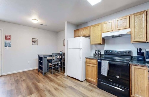 Brighton Apartment | Great Two King Bed Rooms Near Airport Ideal Stay!