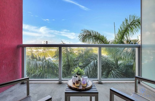 Hallandale Beach Apartment | Great views Apartment with Pool & Balcony