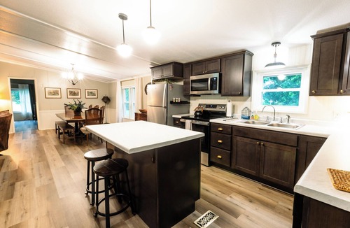 Geneva House | Green Haven-Comfortable stay for Spire, Wineries, & Lake Erie. A quiet retreat!