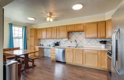 Thornton Cottage | Grill, Fireplace & Fenced-in Yard: Thornton Home!
