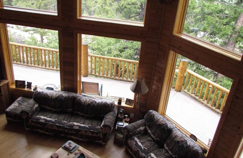 Twin Lakes Cabin | Grinning Bear Lodge at Twin Lakes offers beautiful mountain views