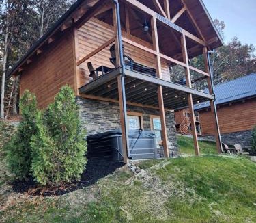 Scio House | Group Friendly Cabin with Spa on the Deck near Tappan Lake in Ohio