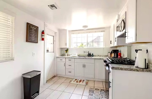 Rialto House | Guest Favorite Spacious Home w/huge Yard, Sleeps 15, Near Dining & Attractions