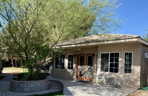 Centennial Hills House | Guest house with small yard