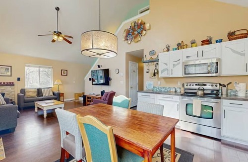 Gunnison House | Gunni Getaway | Pet-Friendly walkable to Downtown