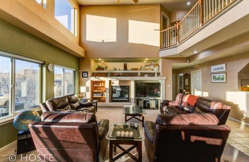 Northeast Colorado Springs House | *H* 5BR Home Getaway w/HOT TUB *
