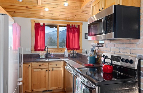 Estes Park Cabin | Haiyaha - 1 bedroom cabin with amazing views and summer pool