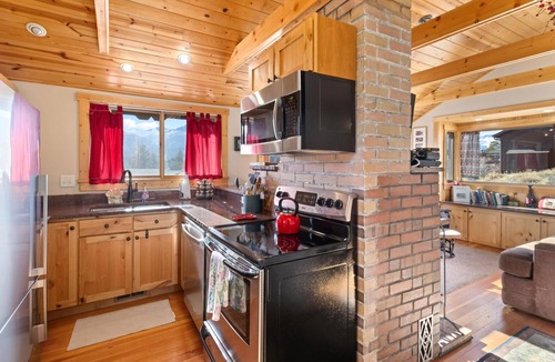 Estes Park Cabin | Haiyaha - 1 bedroom cabin with amazing views and summer pool