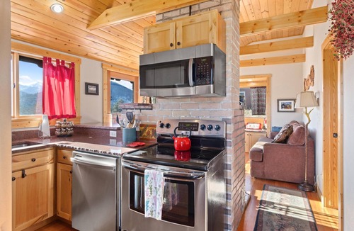 Estes Park Cabin | Haiyaha - 1 bedroom cabin with amazing views and summer pool