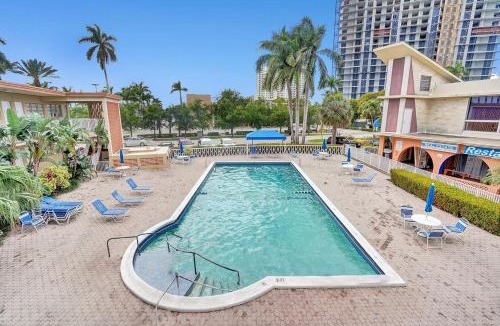 Hallandale Beach Apartment | Hallandale Beach Pool Hollywood North Beach Park