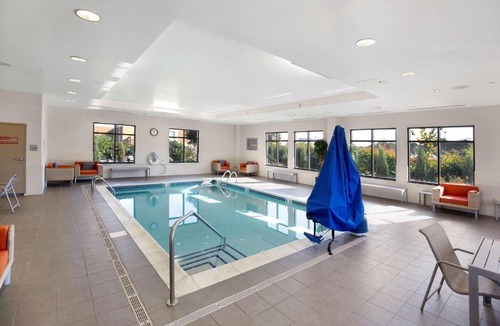 Homeacre-Lyndora Hotel | Hampton Inn Butler