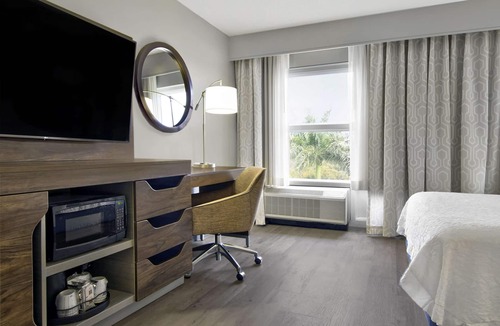 River Oaks Hotel | Hampton Inn Ft. Lauderdale Airport North Cruise Port