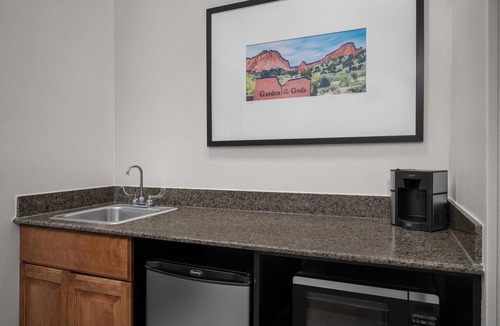 Southwest Colorado Springs Hotel | Hampton Inn & Suites Colorado Springs/I-25 South