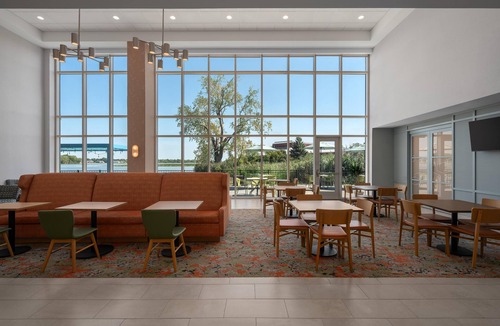 Gypsum Hotel | Hampton Inn & Suites by Hilton Port Clinton Catawba Island