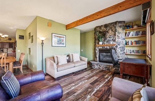 Three Peaks House | Handsome Hollow: Large Silverthorne Townhome-Pet Friendly-New Listing!