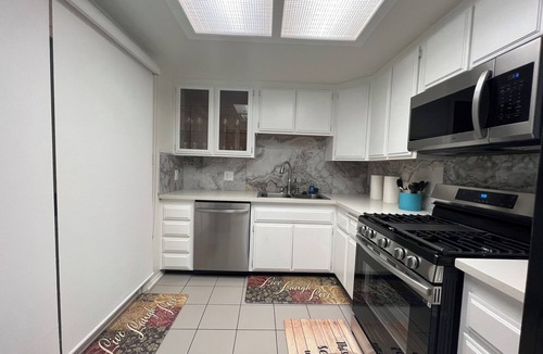 Midway City House | Happy Disneyland 3 Bedroom Home