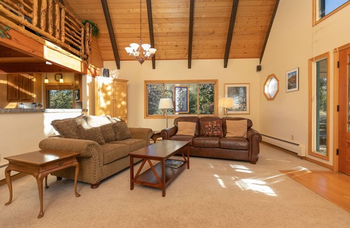 Breckenridge House | Happy Trails Retreat: Quiet, Charming Getaway