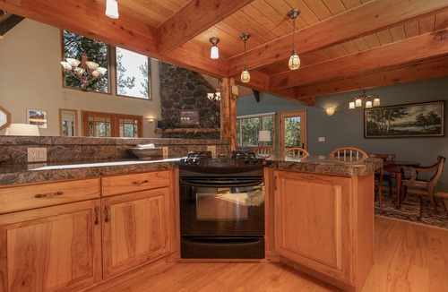 Breckenridge House | Happy Trails Retreat: Quiet, Charming Getaway