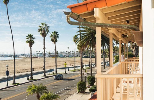 Santa Barbara Beach Hotel | Harbor View Inn