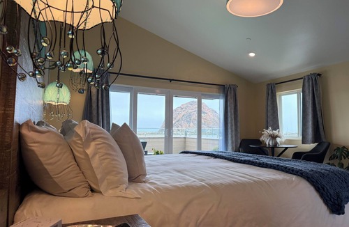 Morro Bay Hotel | HarborWalk Inn