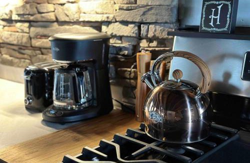 Burghill House | Hartford Cottage, Sleeps 6, Firepit, Cabin