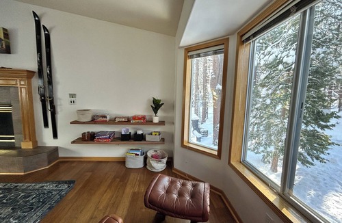 Tahoe Paradise Cabin | Haus von FAT - Steps from Popular Biking Trails