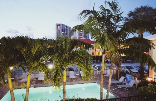 Palm Beach Shores Apartment | "Haven": Pool, Free Bikes & Walk to the Beach