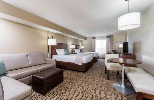Triadelphia Hotel | Hawthorn Suites by Wyndham Wheeling at The Highlands
