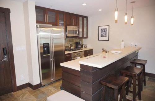 Snowmass Village Apartment | Hayden Lodge - Views of the slopes and village