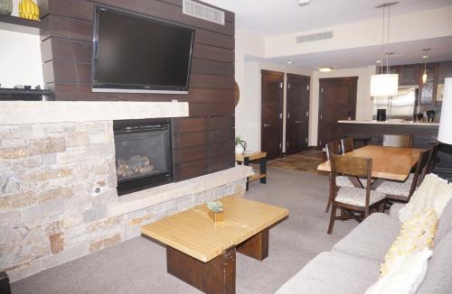 Snowmass Village Apartment | Hayden Lodge - Views of the slopes and village