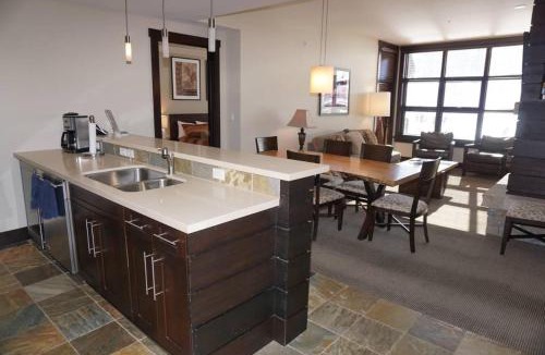 Snowmass Village Apartment | Hayden Lodge - Views of the slopes and village