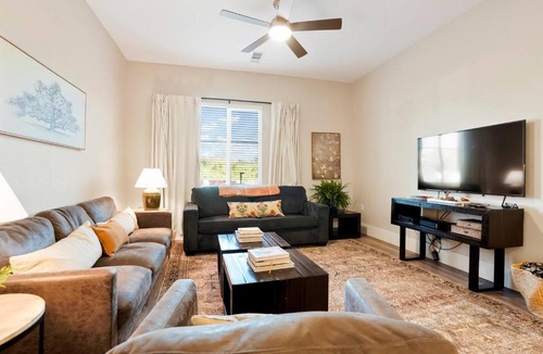 Golden Apartment | Heart of Gold-en - Walk Everywhere -Close to Red Rocks